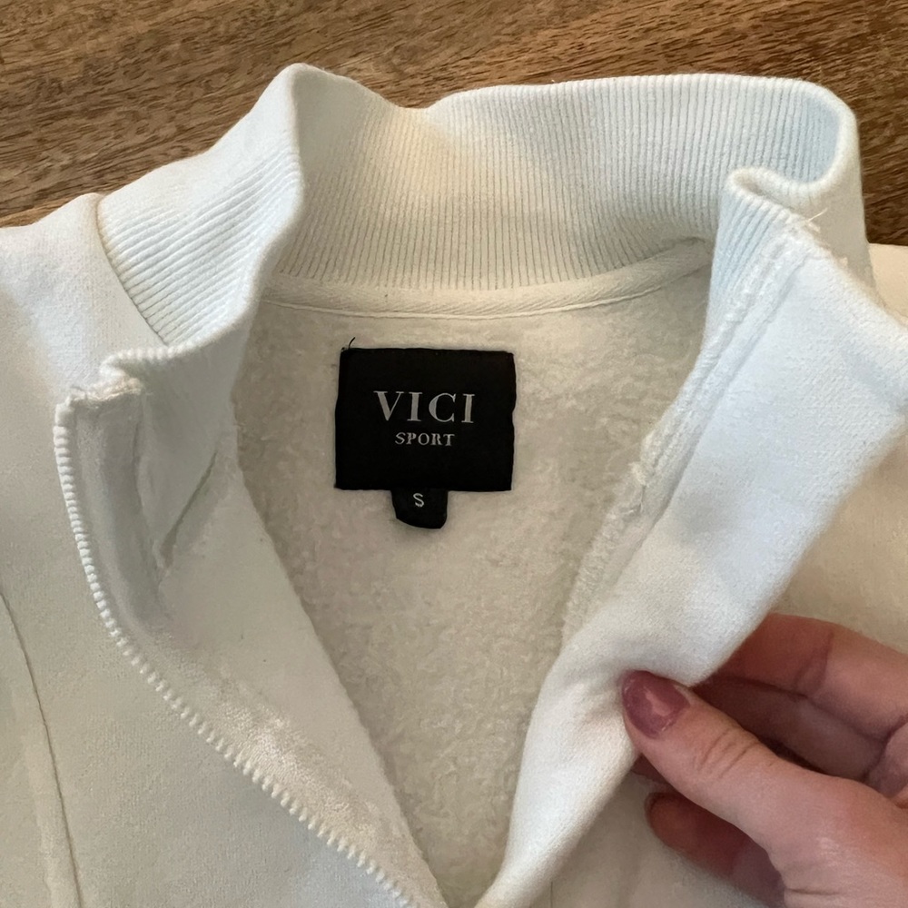 VICI athletic pullover - Picture 6 of 6